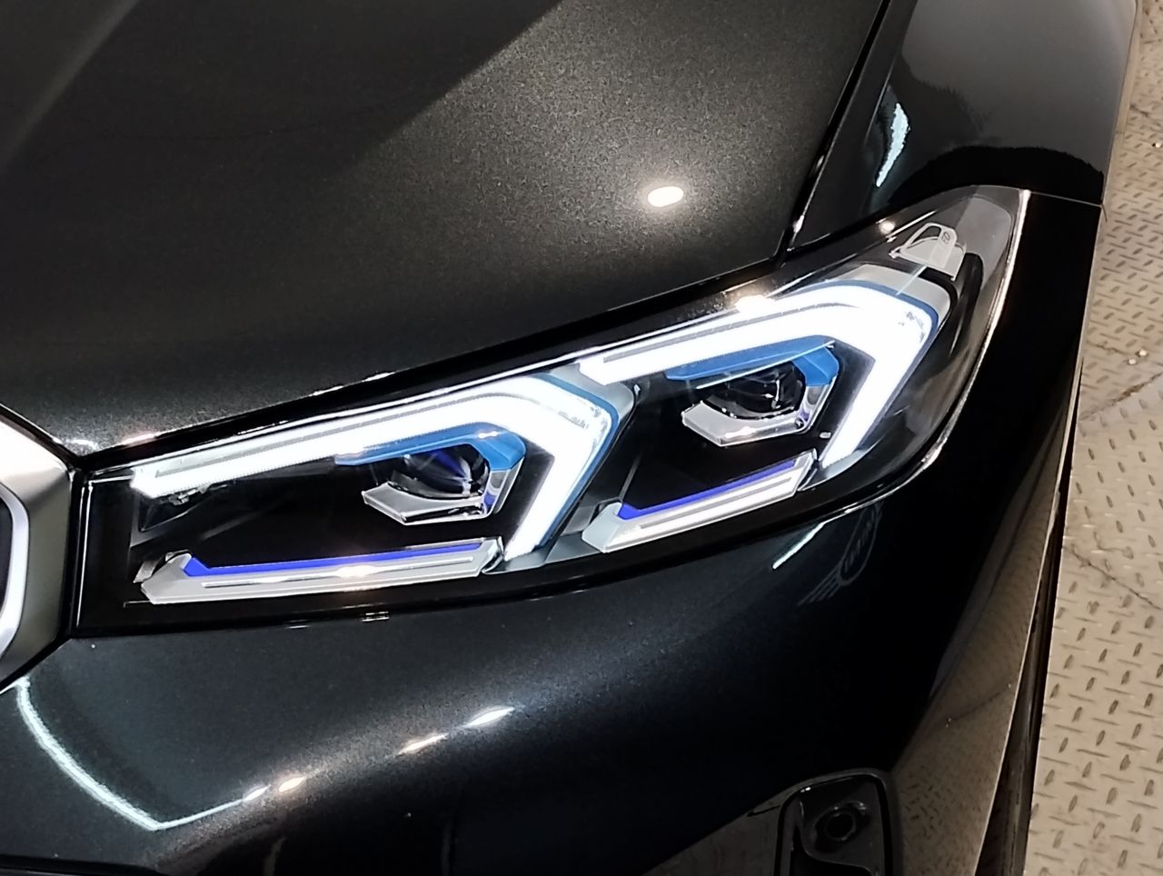 320d xDrive Berline RHD