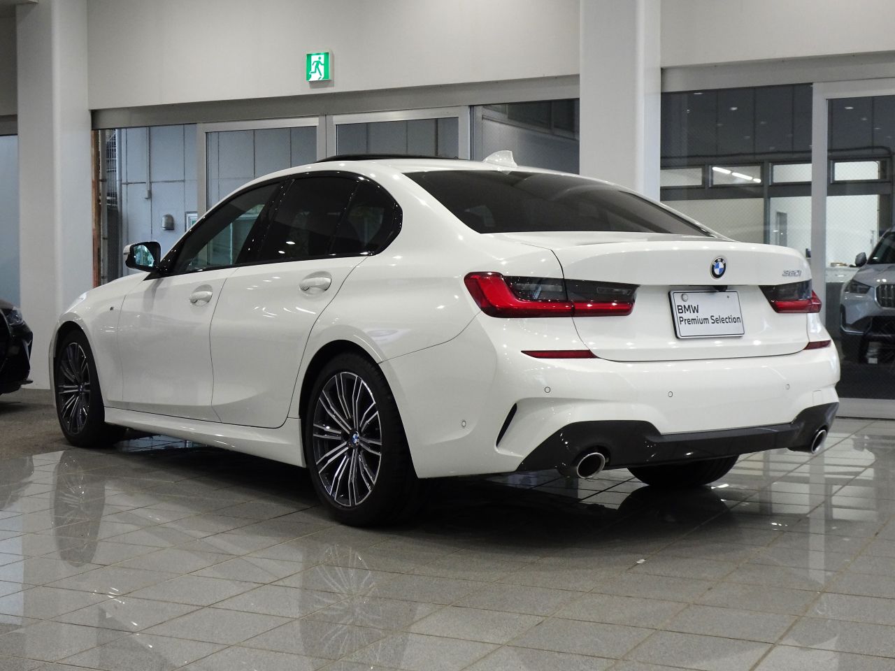 320i Sedan RHD