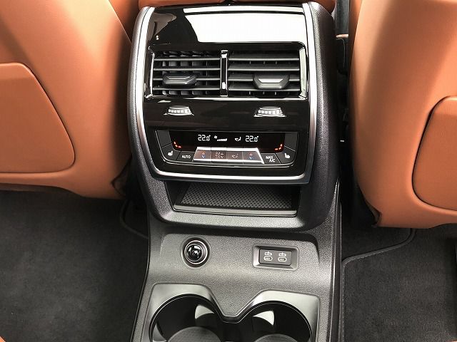 X7 xDrive40d RHD US