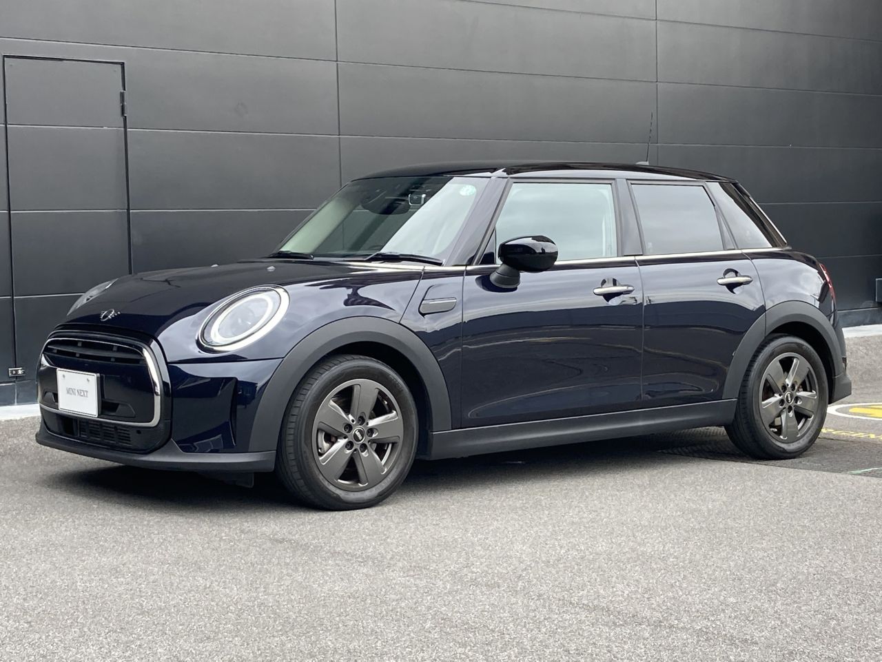 THE NEW MINI COOPER D 5 DOOR.