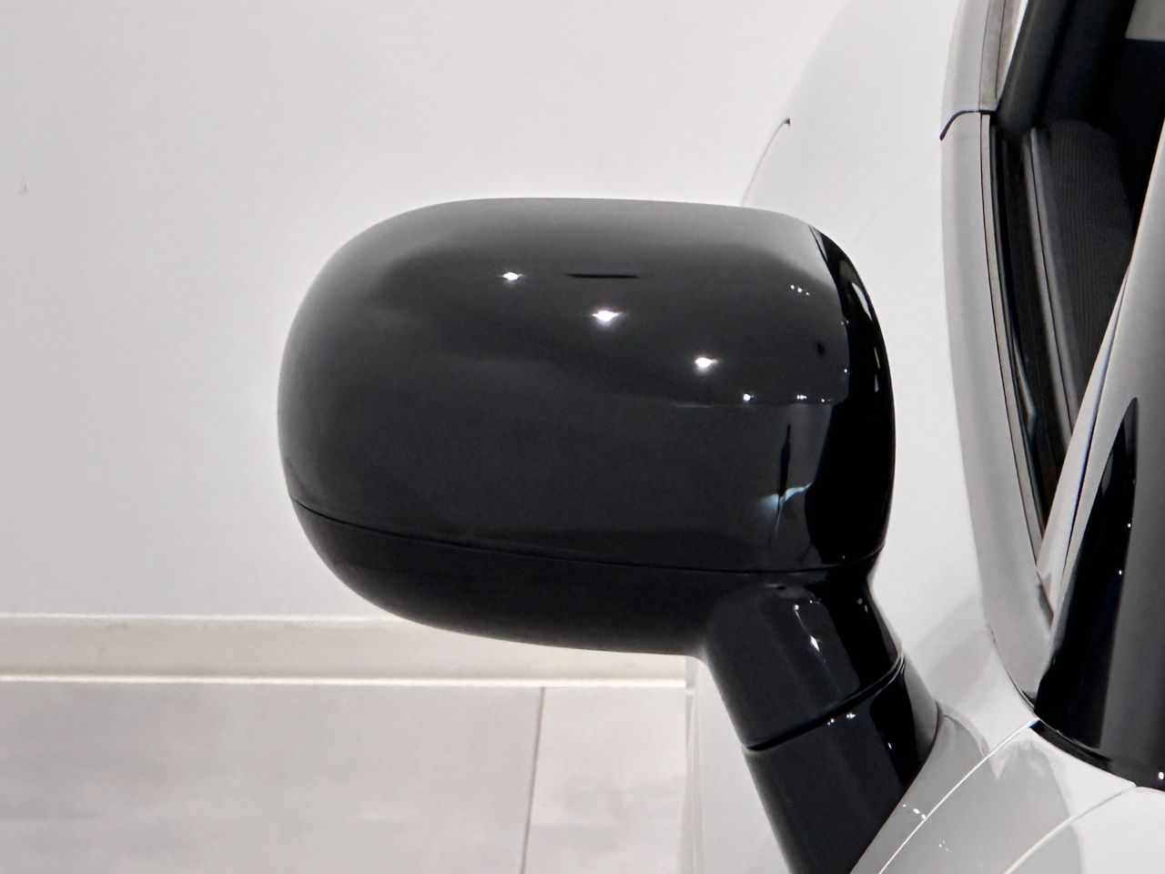 J01 MINI Cooper E