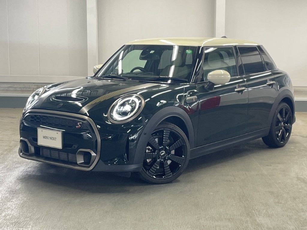MINI COOPER S 5 DOOR RESOLUTE EDITION.