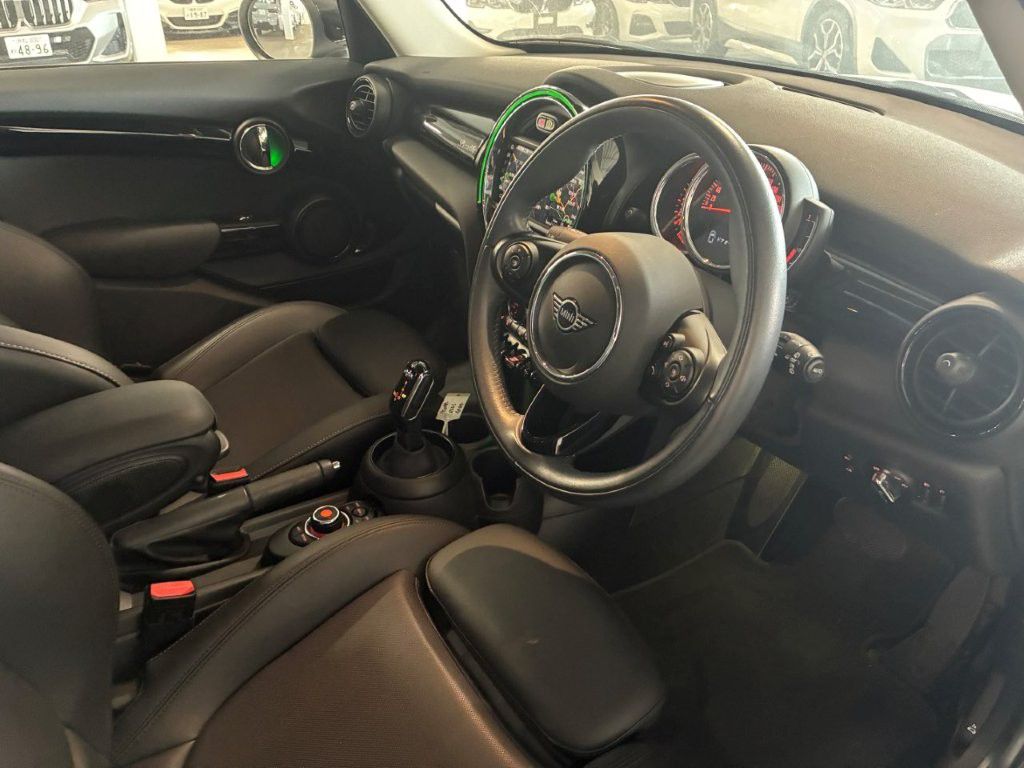 MINI F55 Cooper D 5dr Hatch LCI