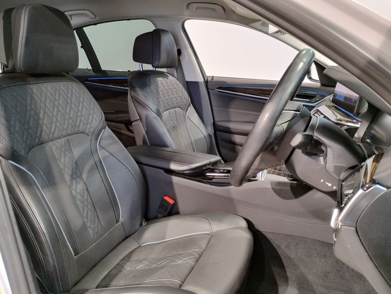 530e Sedan RHD