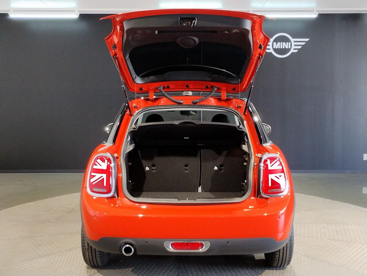 F55 COOPER D (AT)