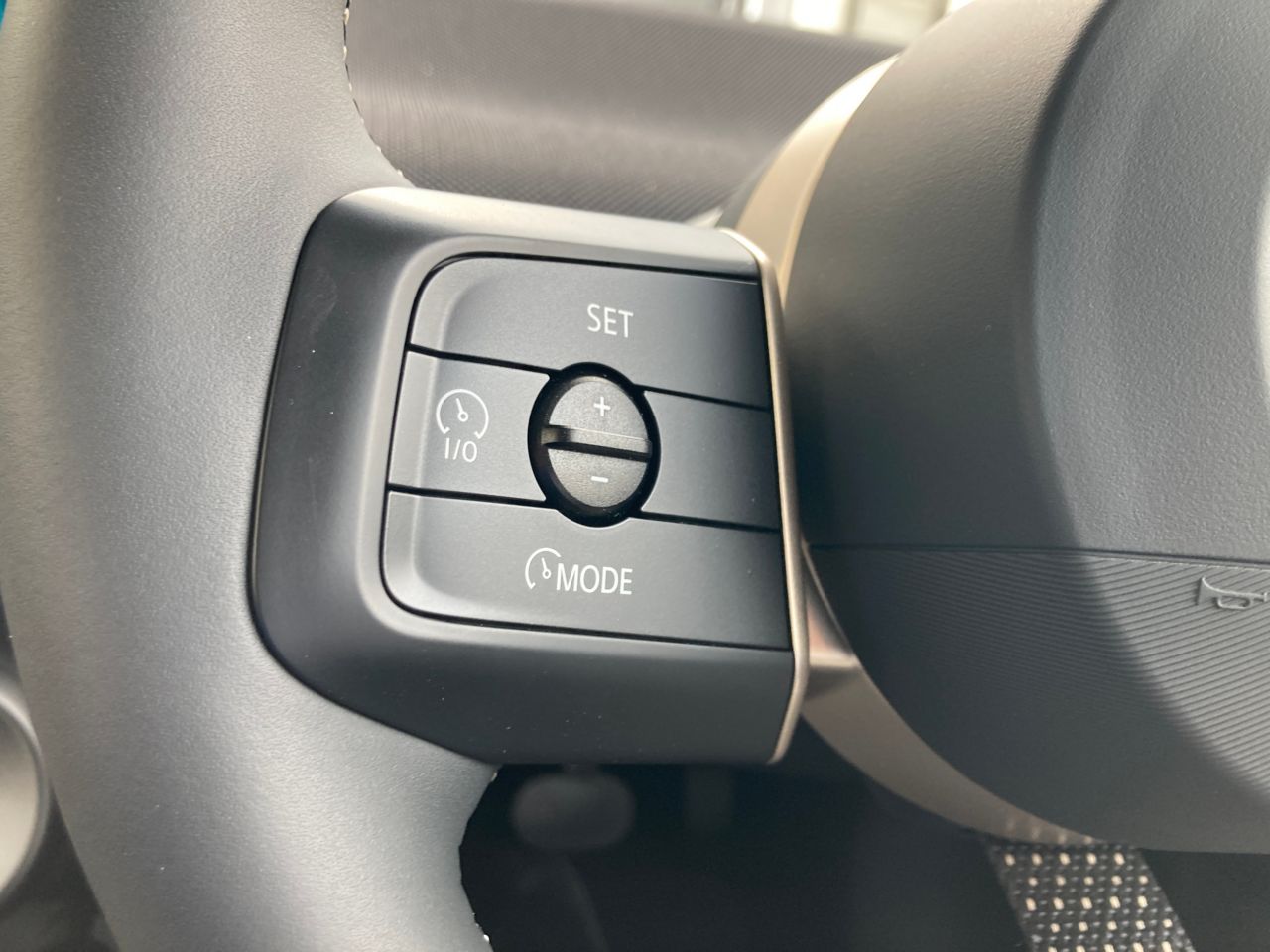 J01 MINI Cooper E
