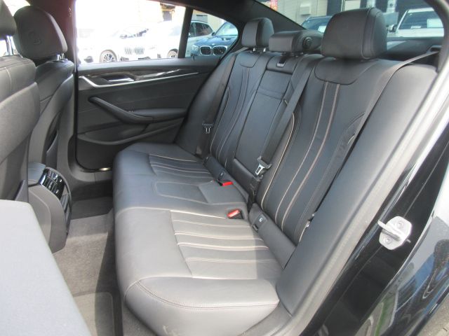 520d xDrive Sedan RHD