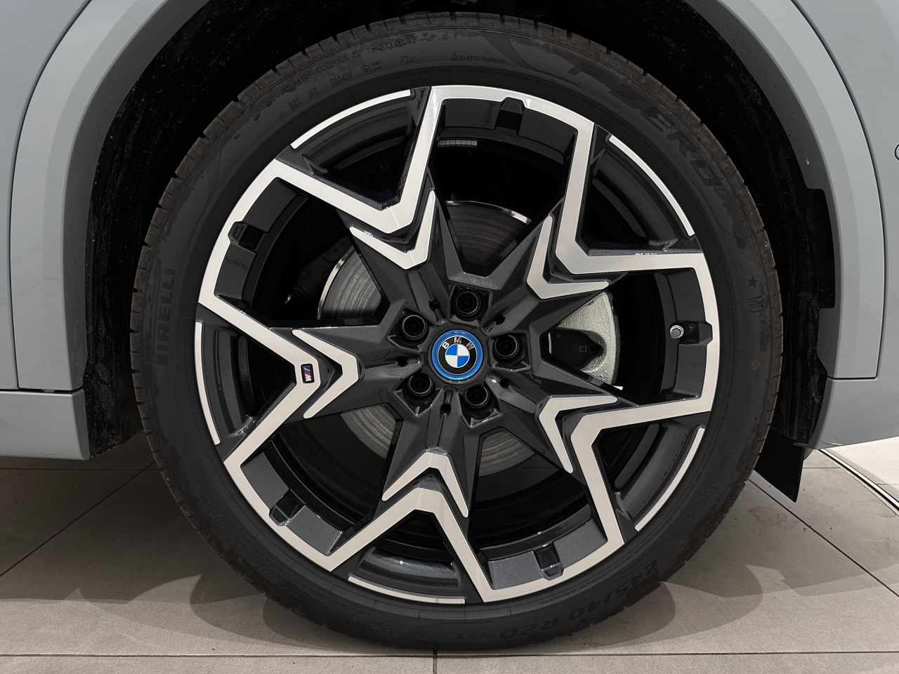 iX2 xDrive30 MSP