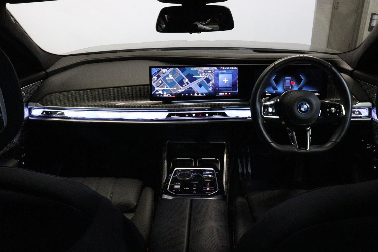 BMW i7 M70 xDrive Sedan RHD