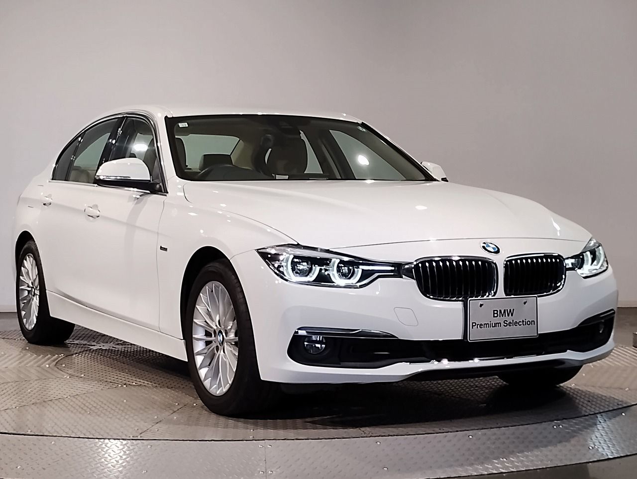 320D SEDAN RHD