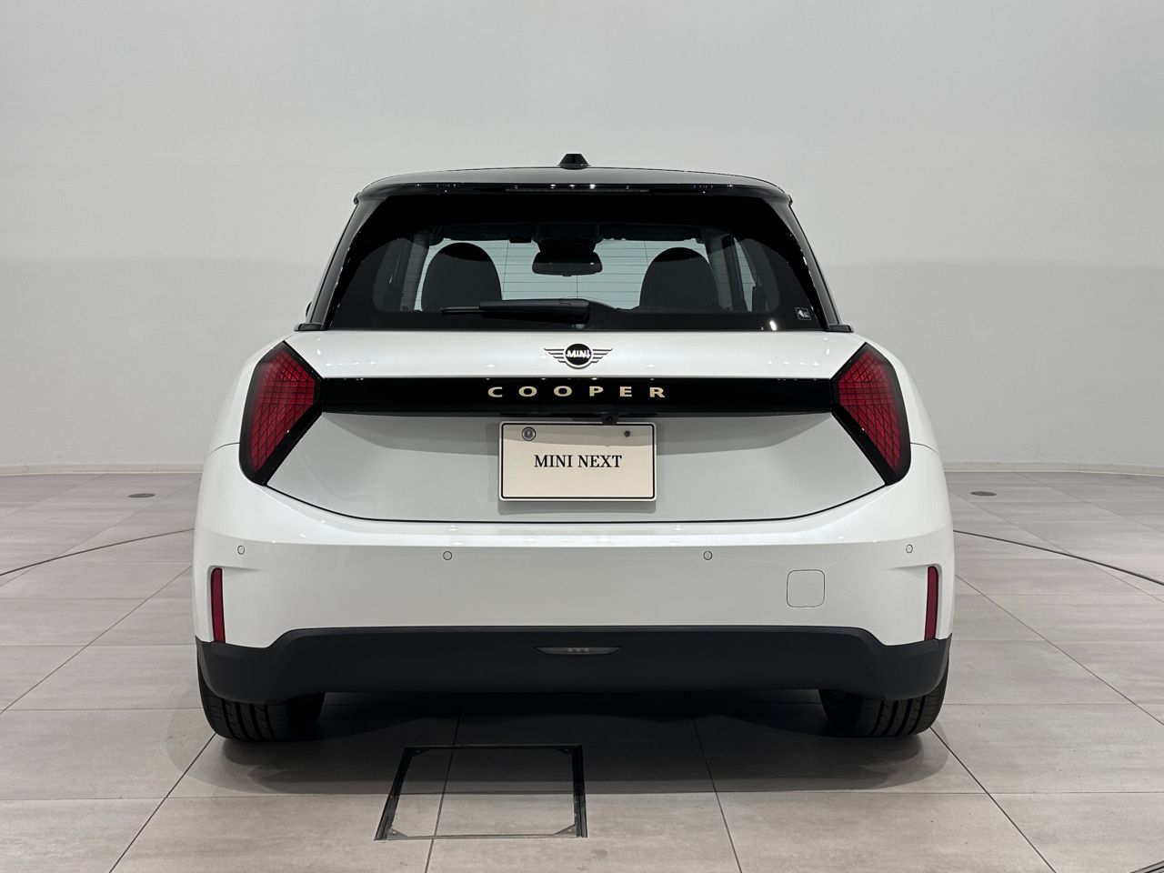 J01 MINI Cooper E