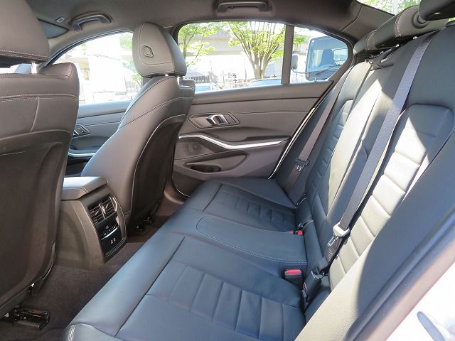 320d xDrive Berline RHD