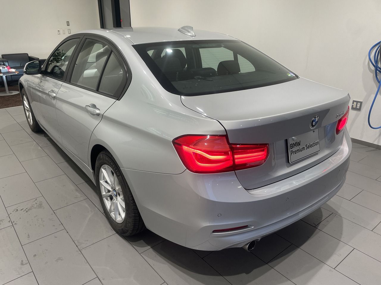 318I SEDAN RHD