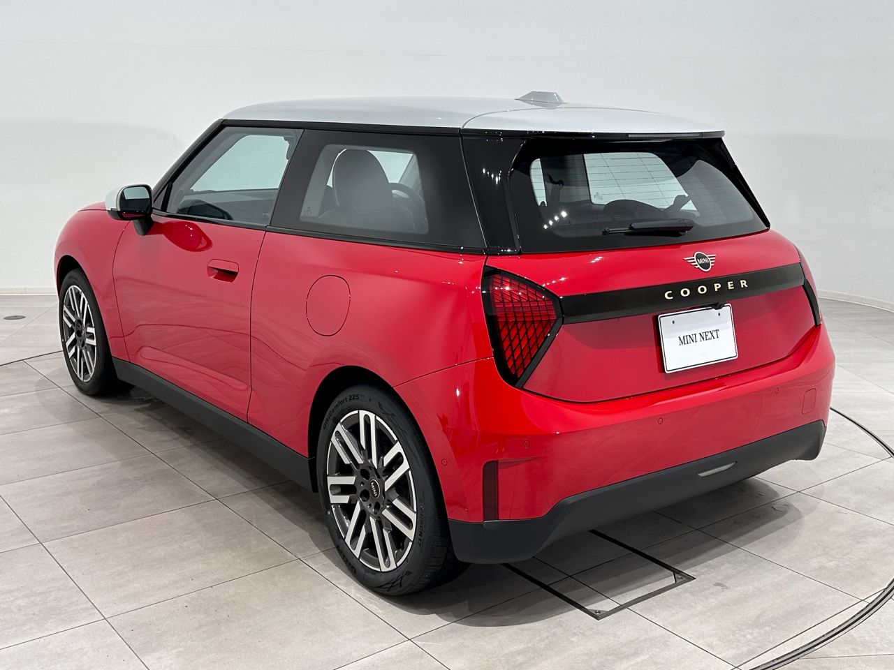 J01 MINI Cooper E