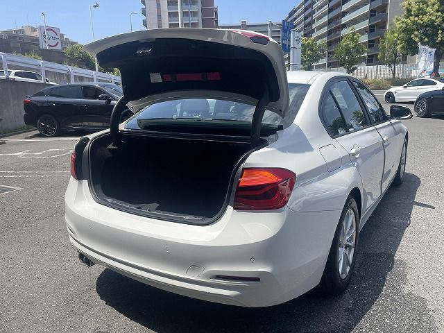 320D SEDAN RHD
