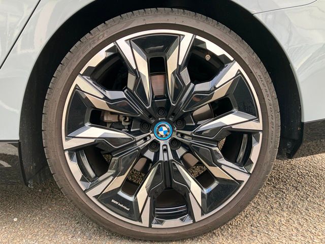 BMW i5 eDrive40 Sedan RHD