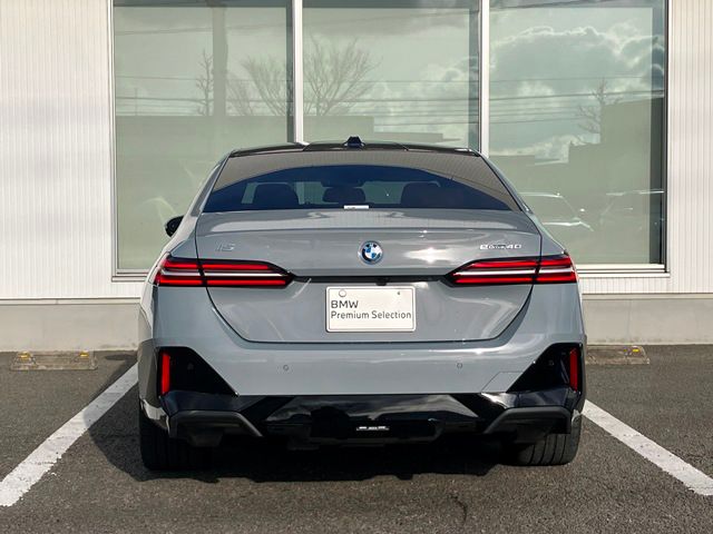 BMW i5 eDrive40 Sedan RHD