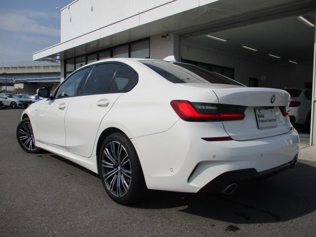 320i Sedan RHD