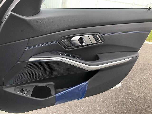 G21 320i RHD