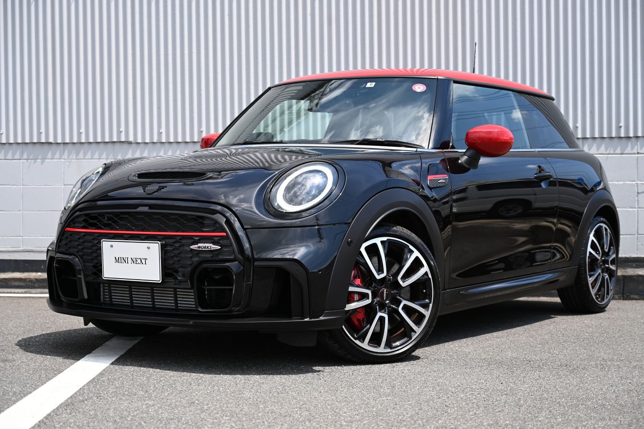 THE NEW MINI JOHN COOPER WORKS.