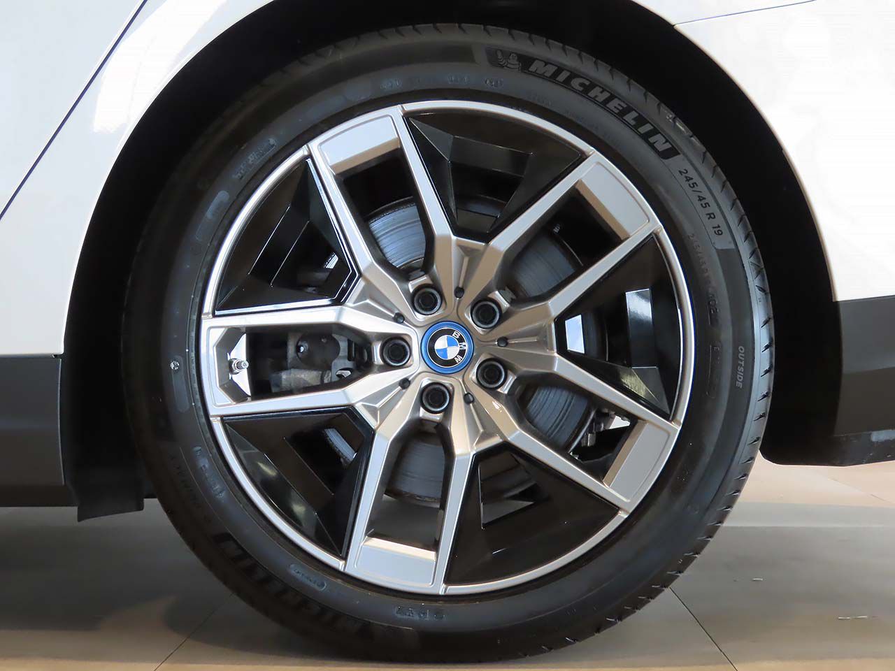BMW i5 eDrive40 Sedan RHD
