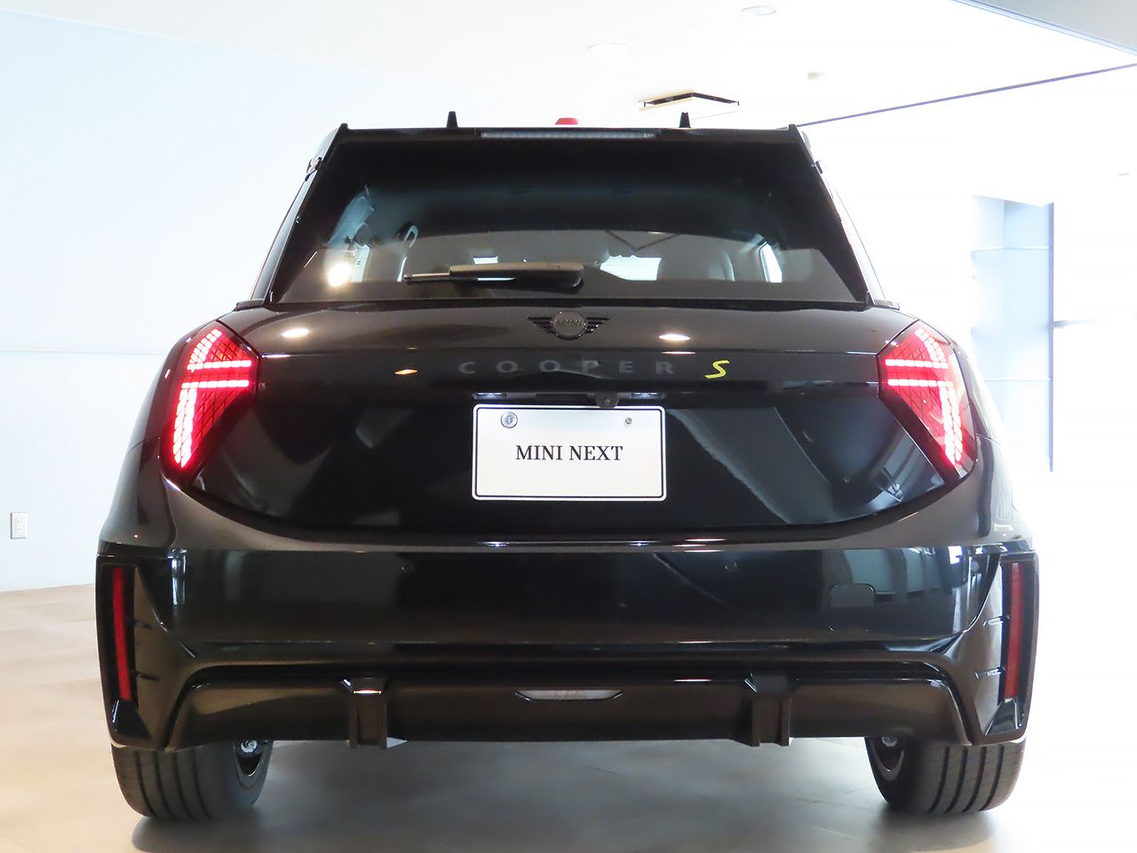 J01 MINI Cooper SE