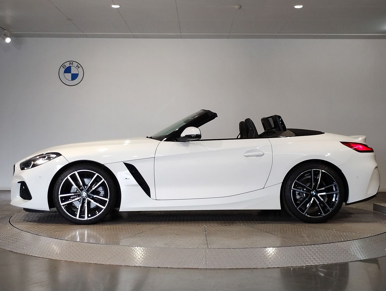 G29 z4 sDrive20i RHD