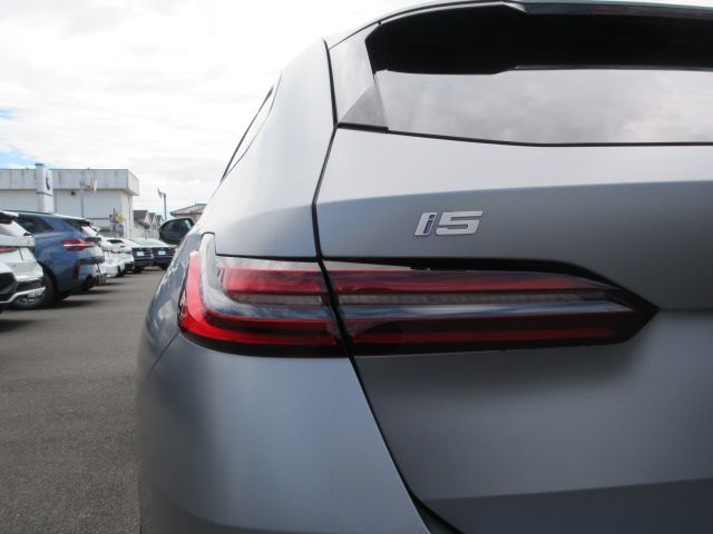 BMW i5 eDrive40 M Sport RHD