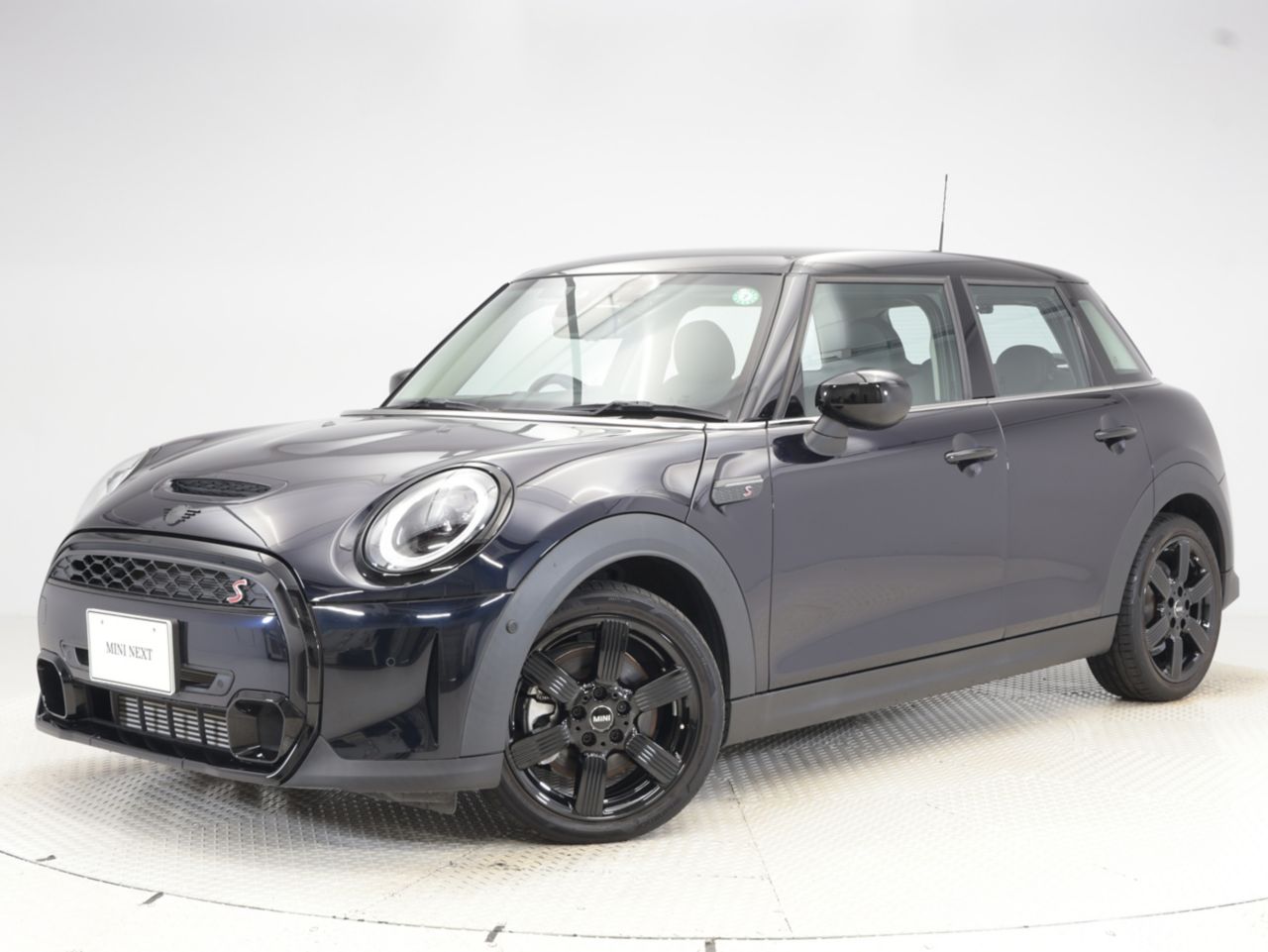 MINI COOPER S 5 DOOR.