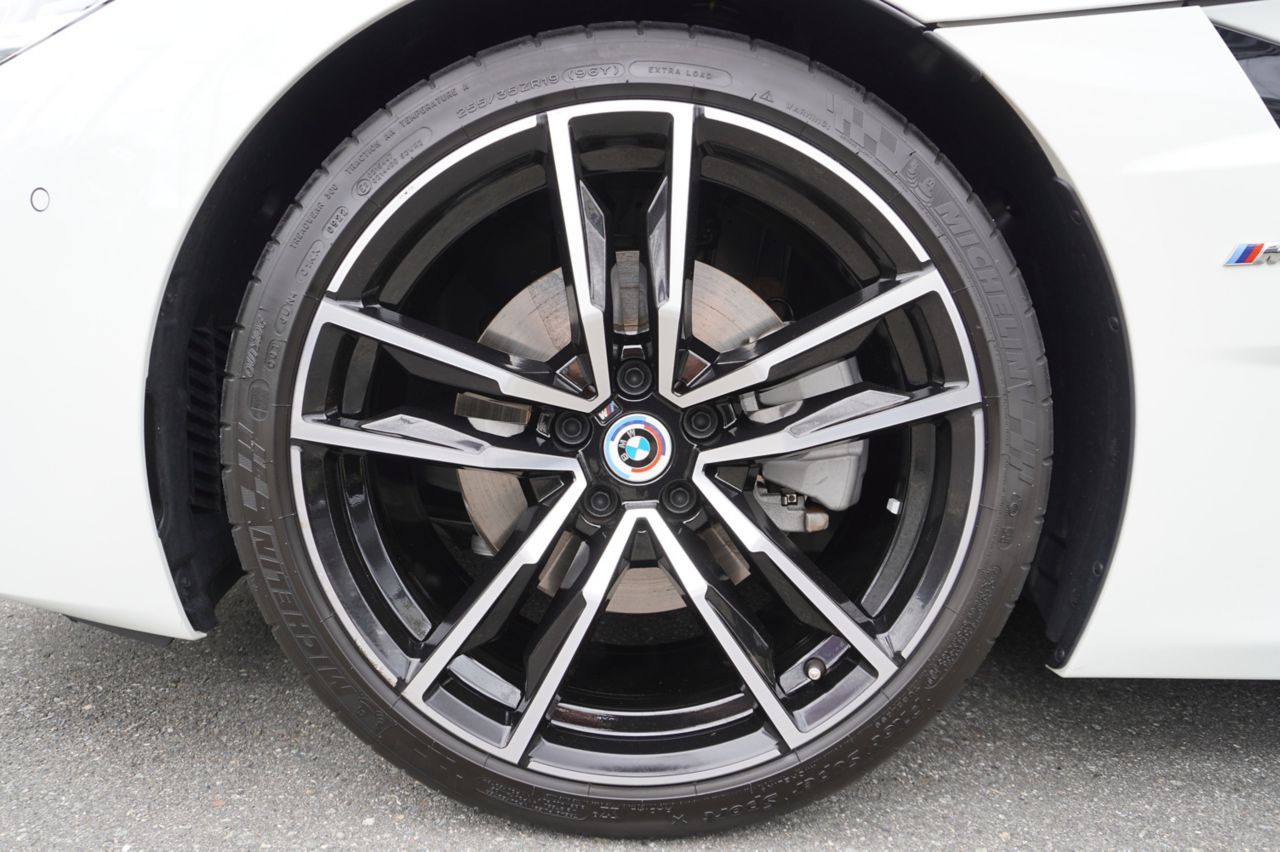 G29 z4 sDrive20i RHD