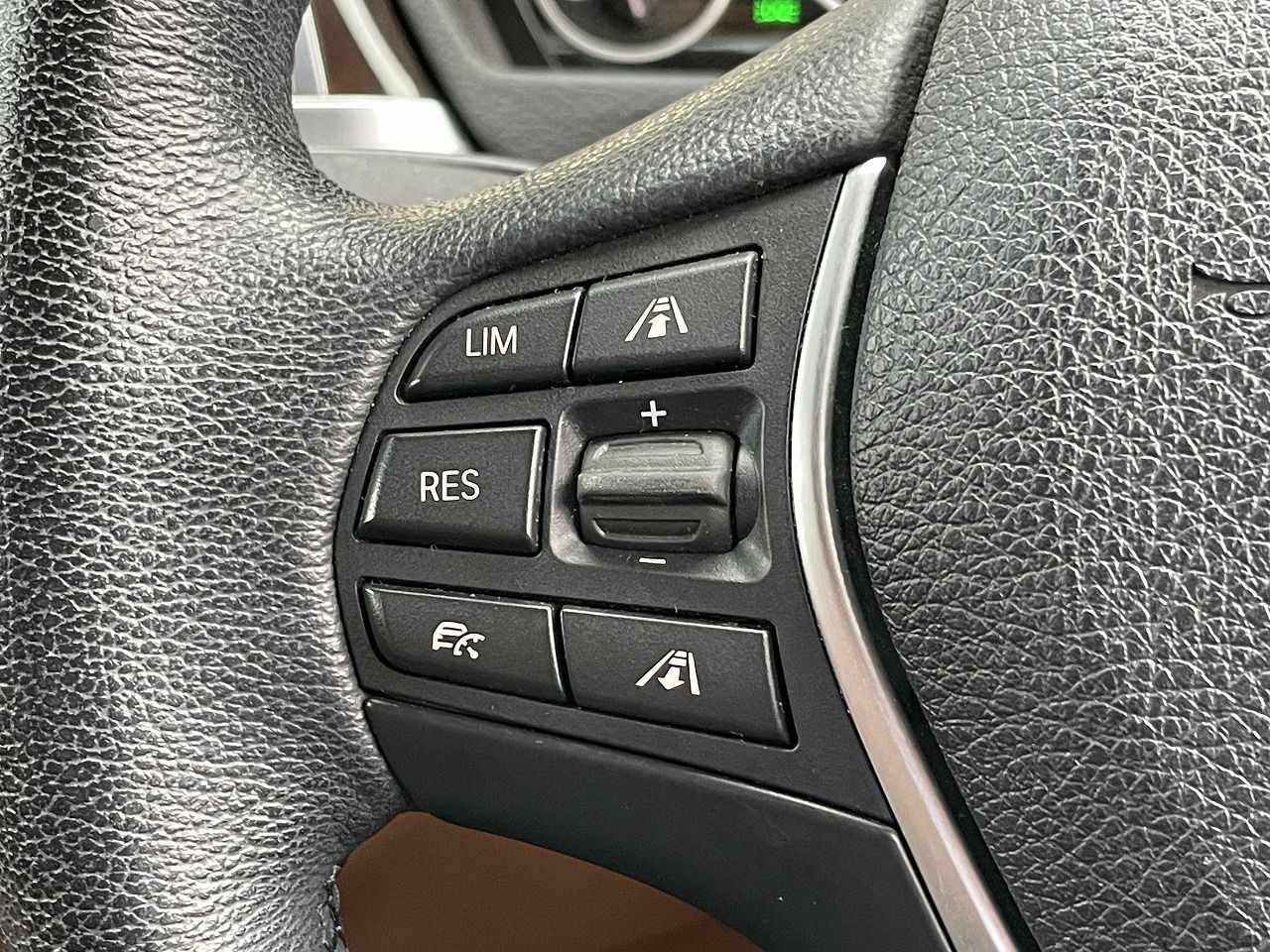 330E IPERFORMANCE SEDAN RHD