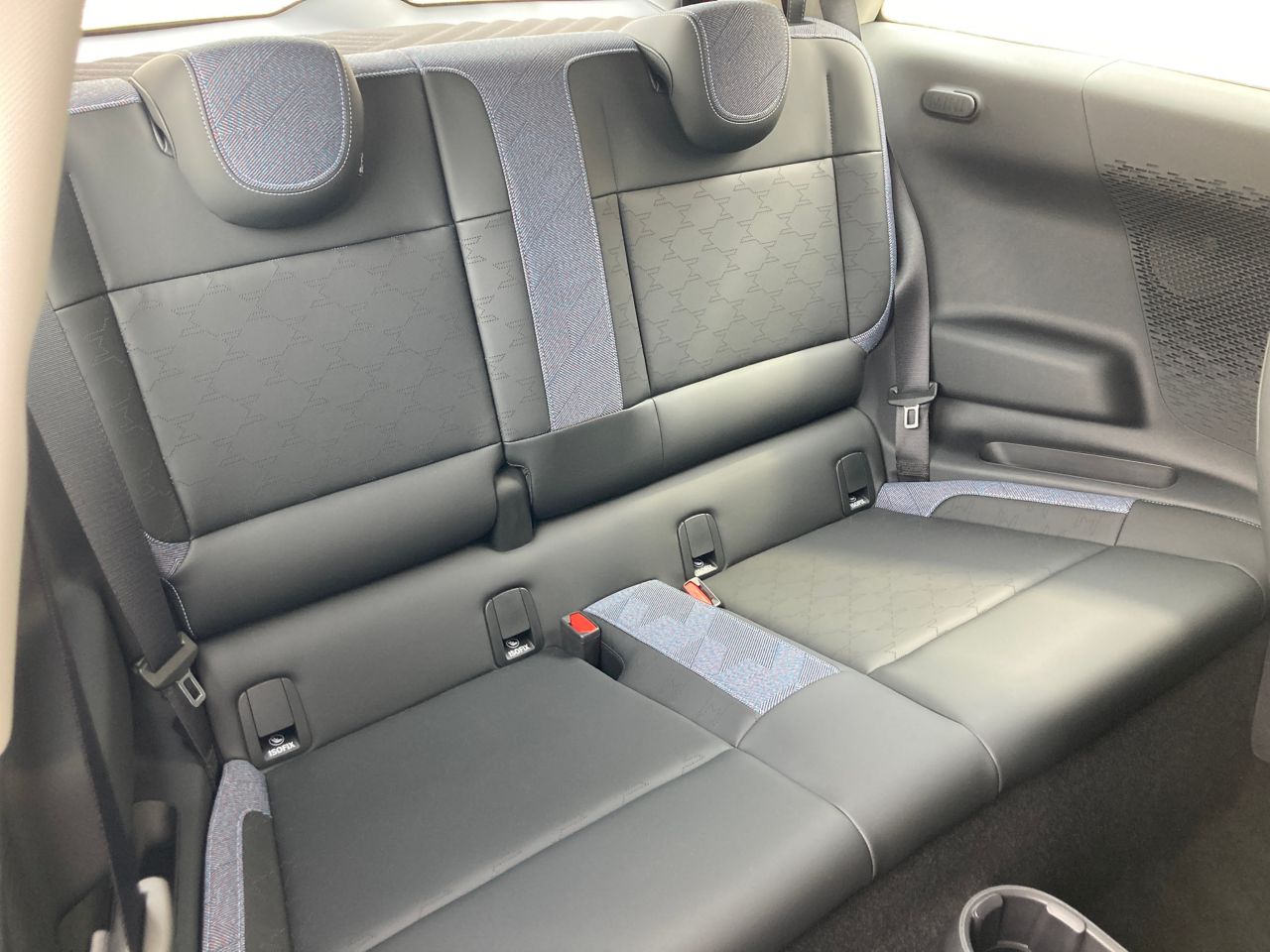J01 MINI Cooper E