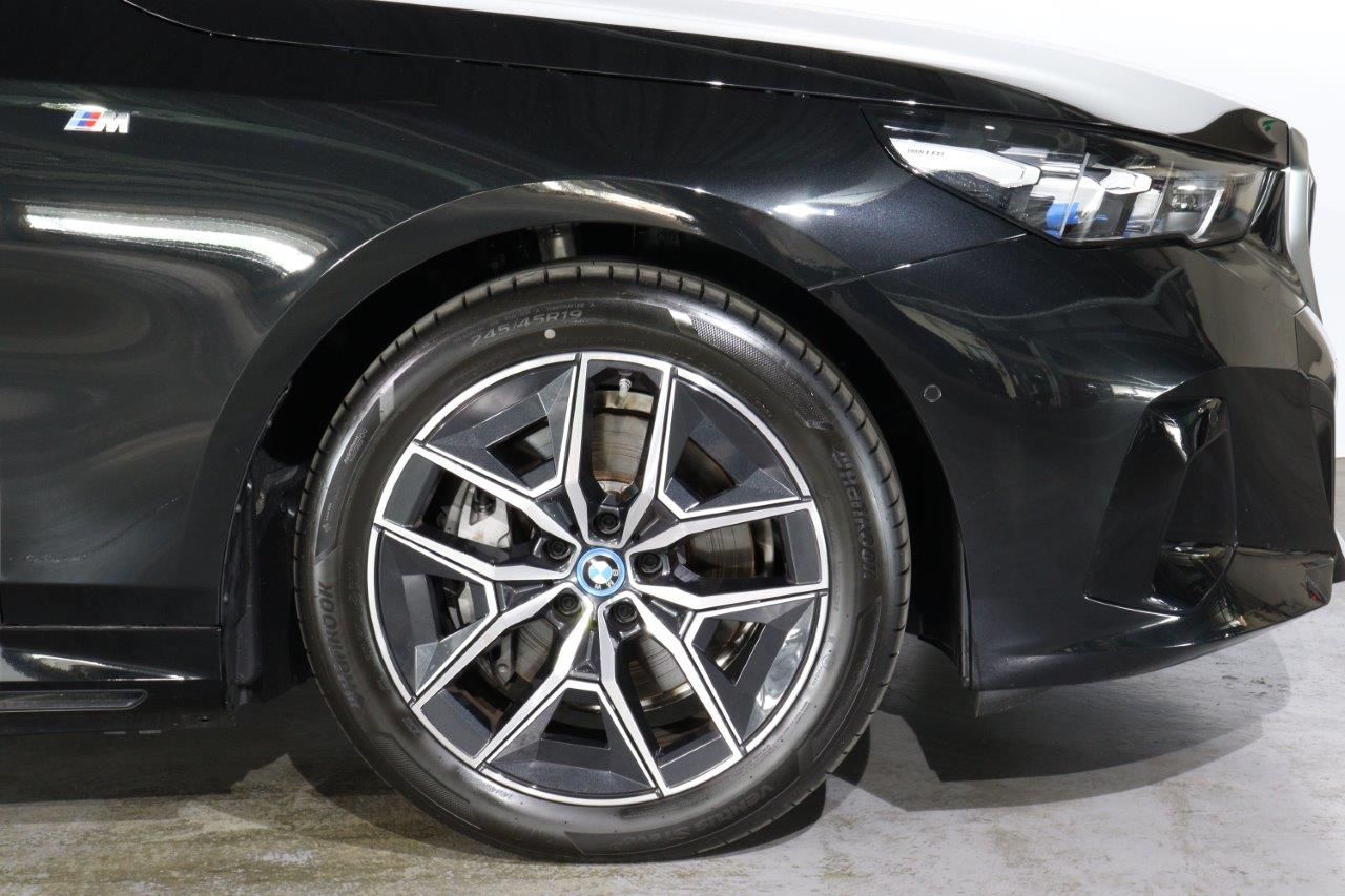 BMW i5 eDrive40 M Sport RHD
