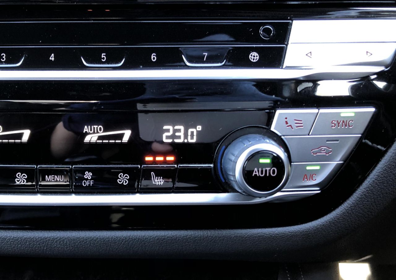 520d xDrive Sedan RHD