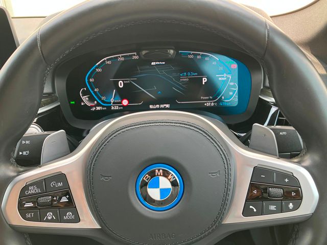 530e Sedan RHD