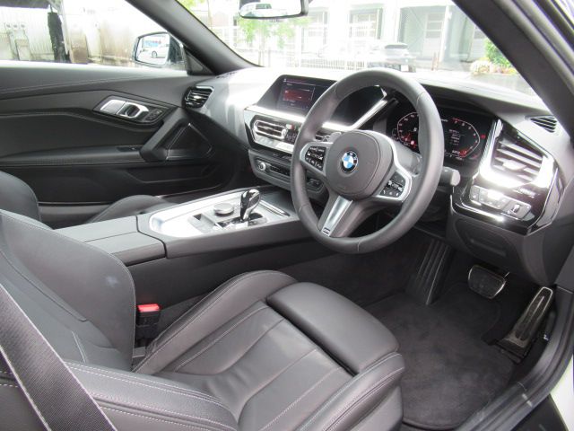 G29 Z4 M40i RHD