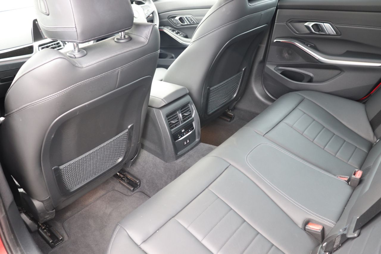 G20 320d xDrive RHD Saloon