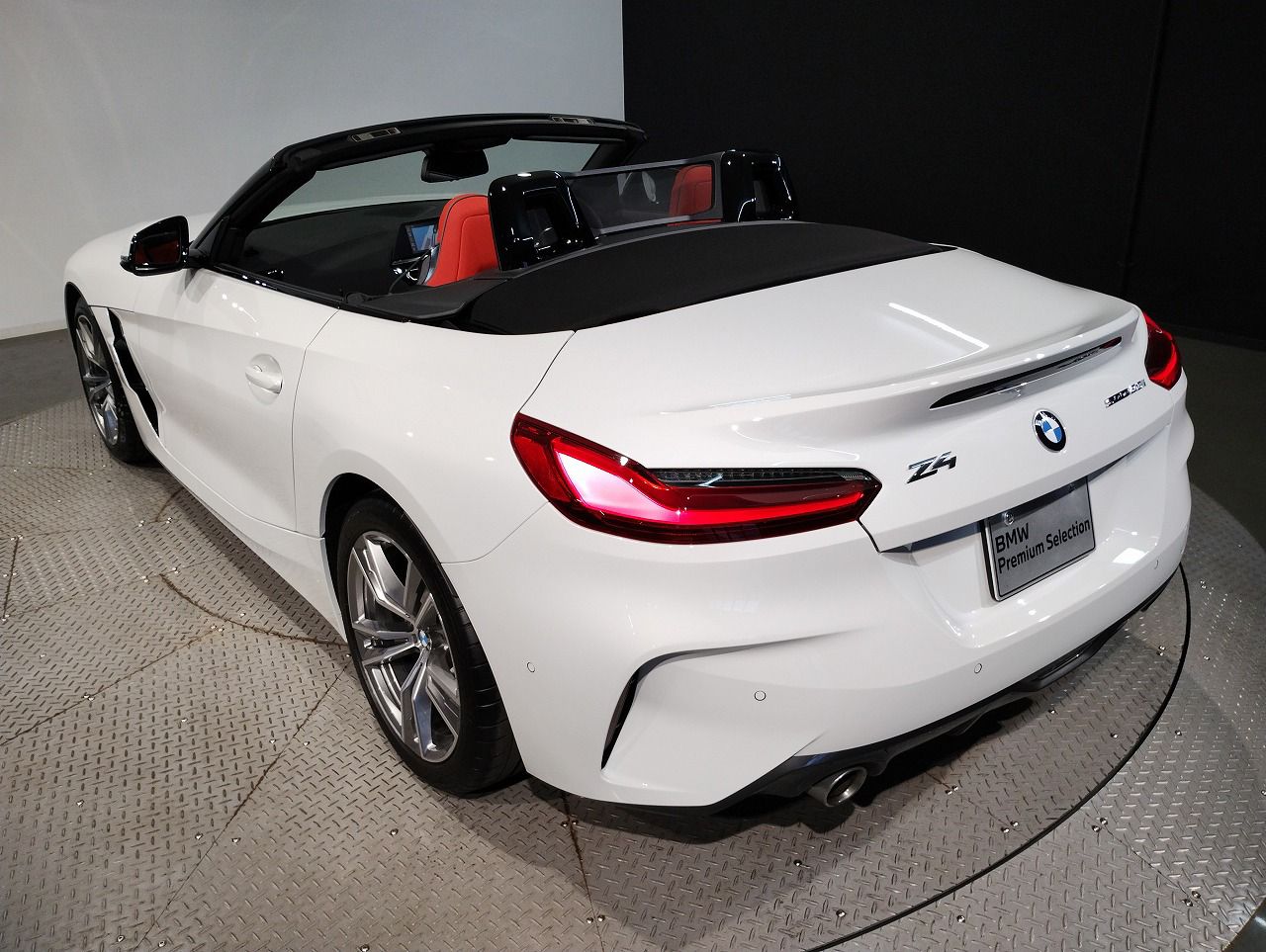 G29 z4 sDrive20i RHD