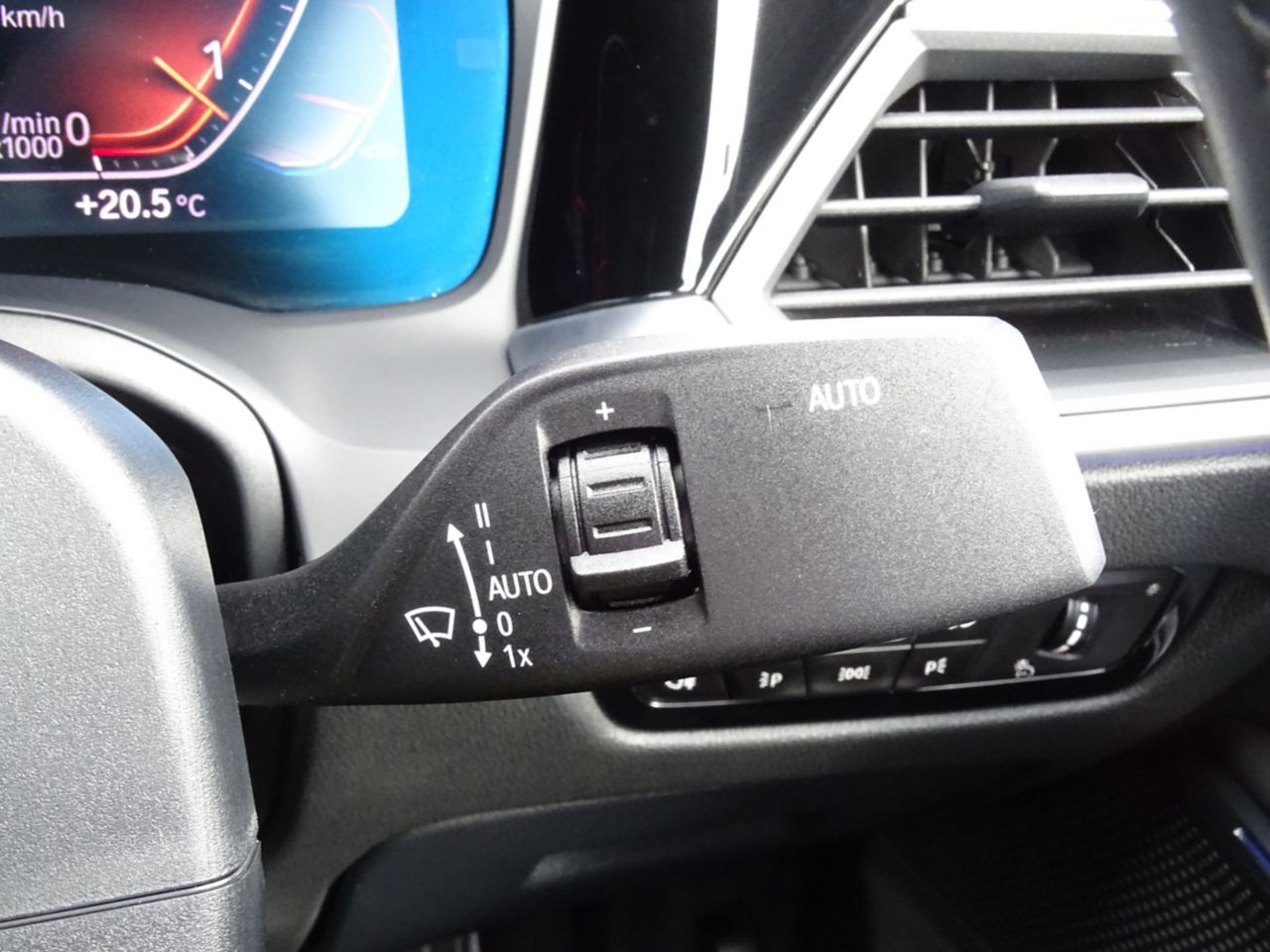 G20 320d xDrive RHD Saloon