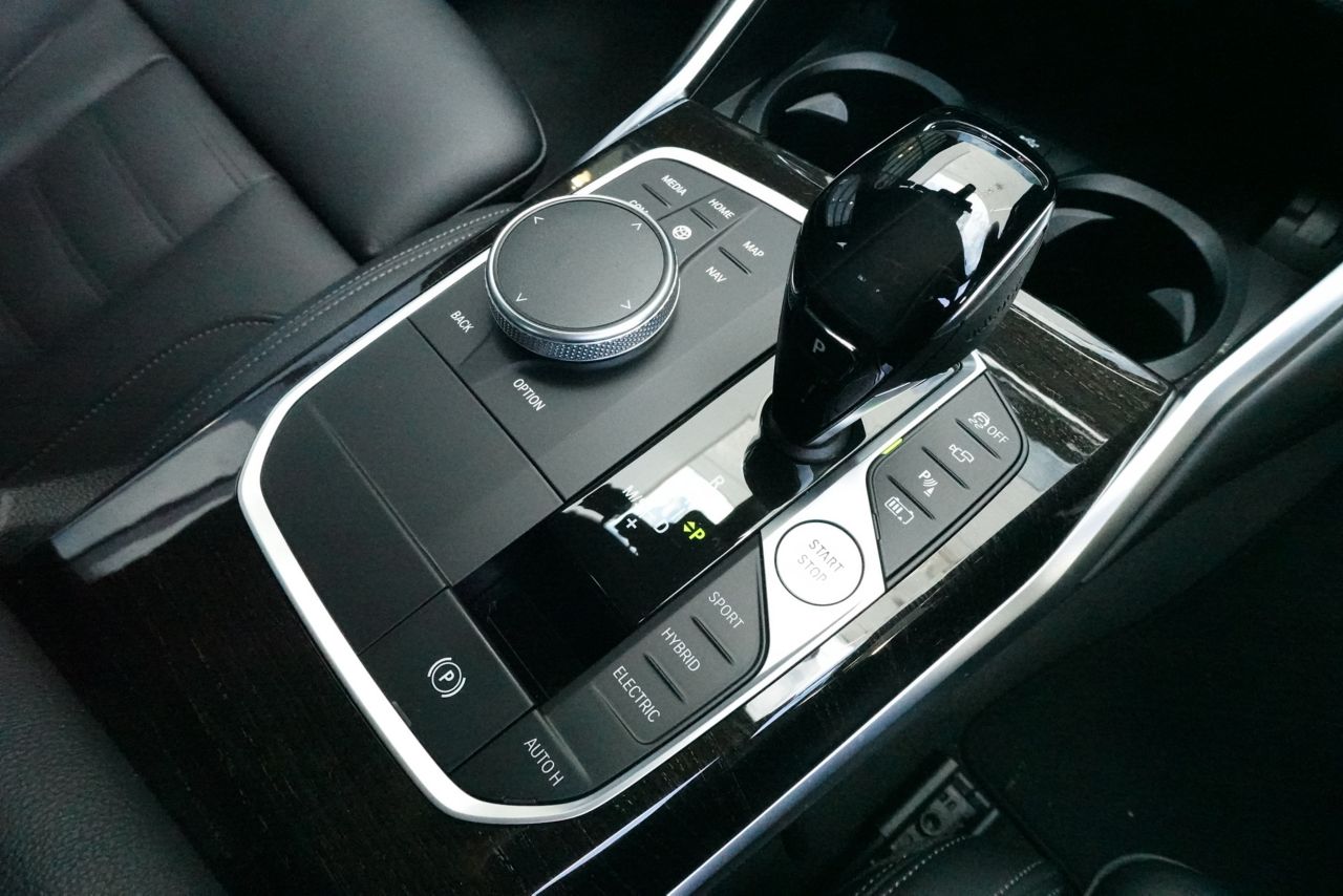 G20 330e Saloon RHD