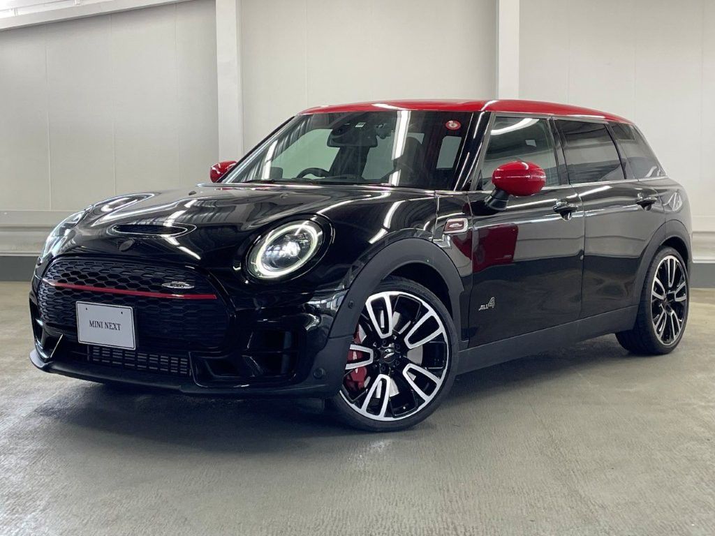 THE MINI JOHN COOPER WORKS CLUBMAN.