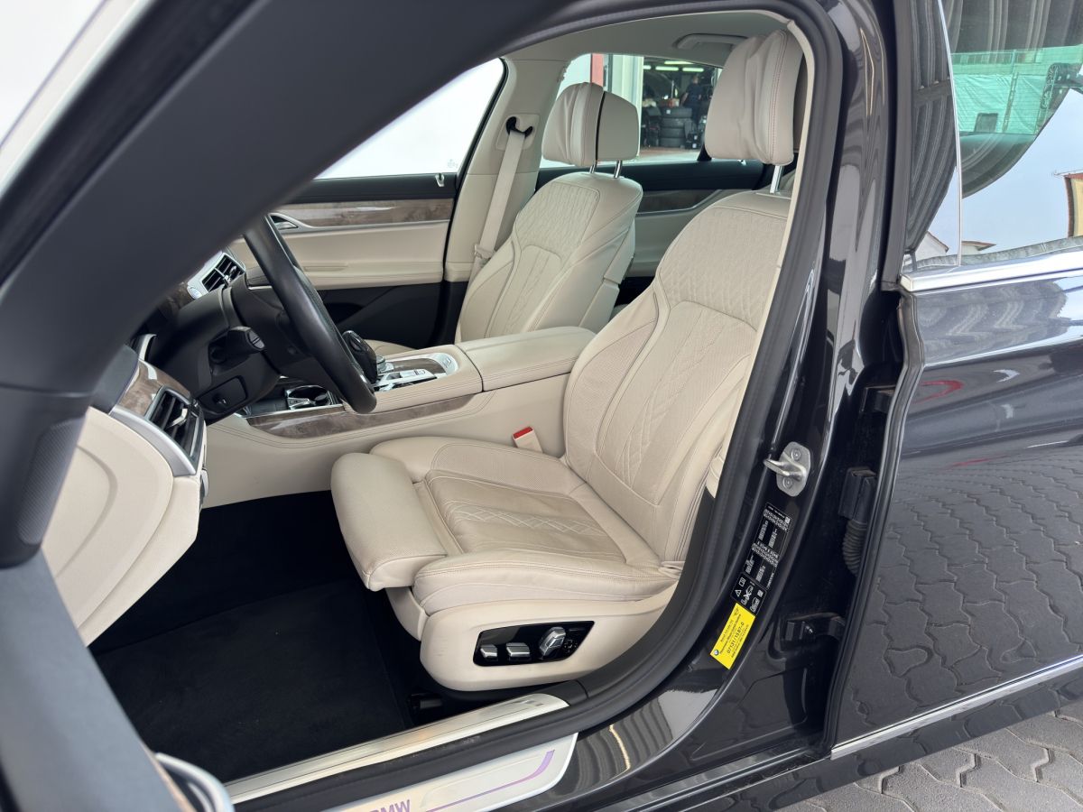 BMW 740