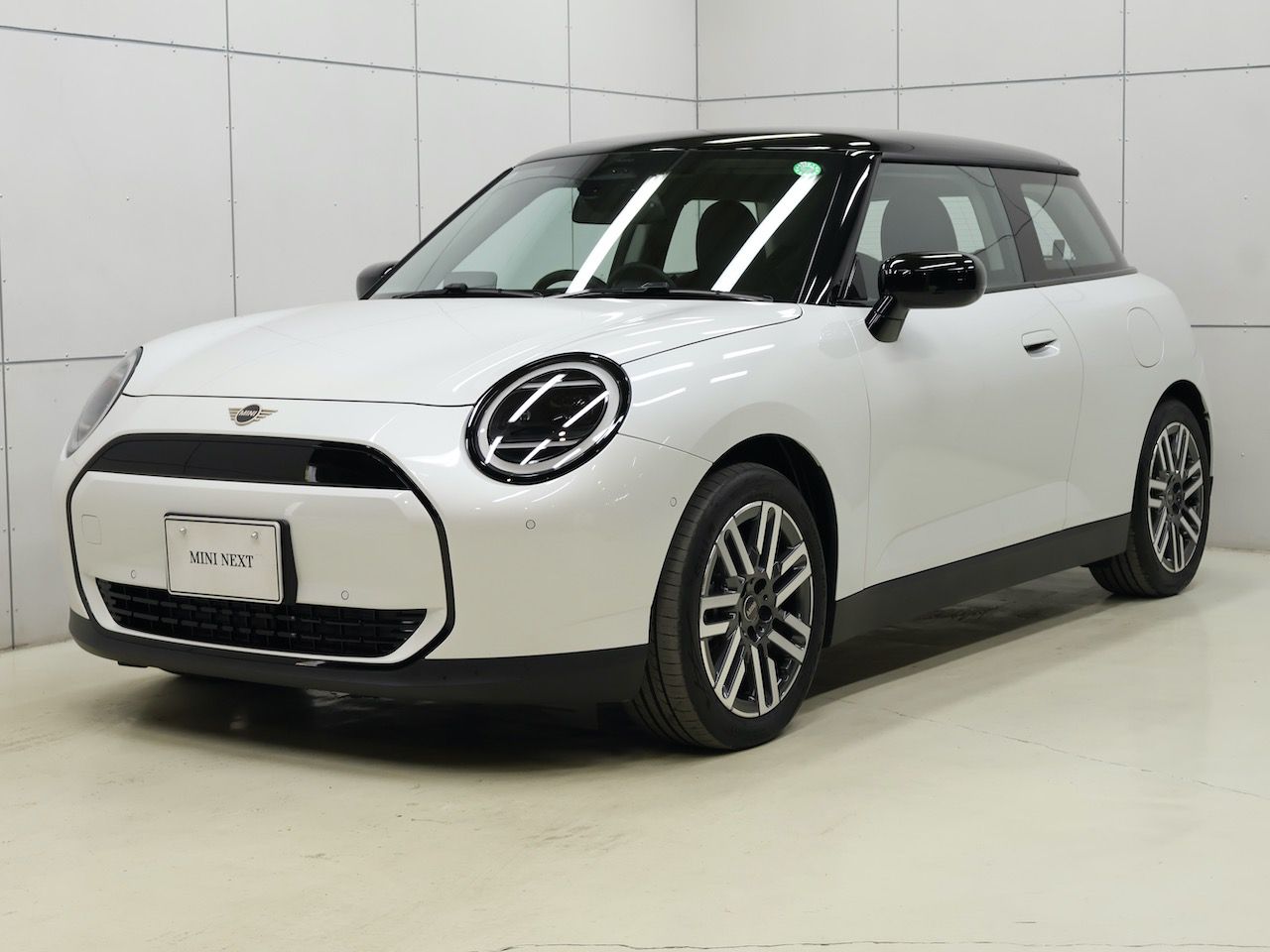 THE NEW ALL-ELECTRIC MINI COOPER E