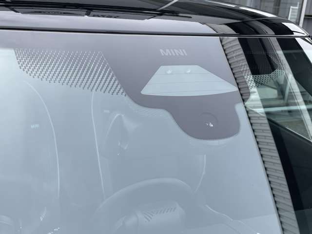 J01 MINI Cooper E