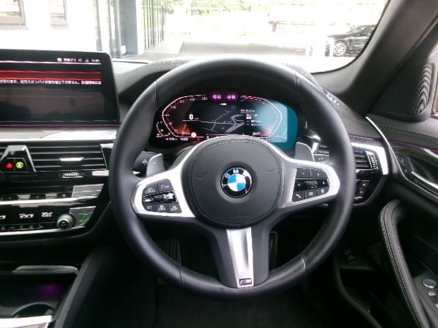 520d xDrive Sedan RHD