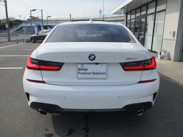 320i Sedan RHD