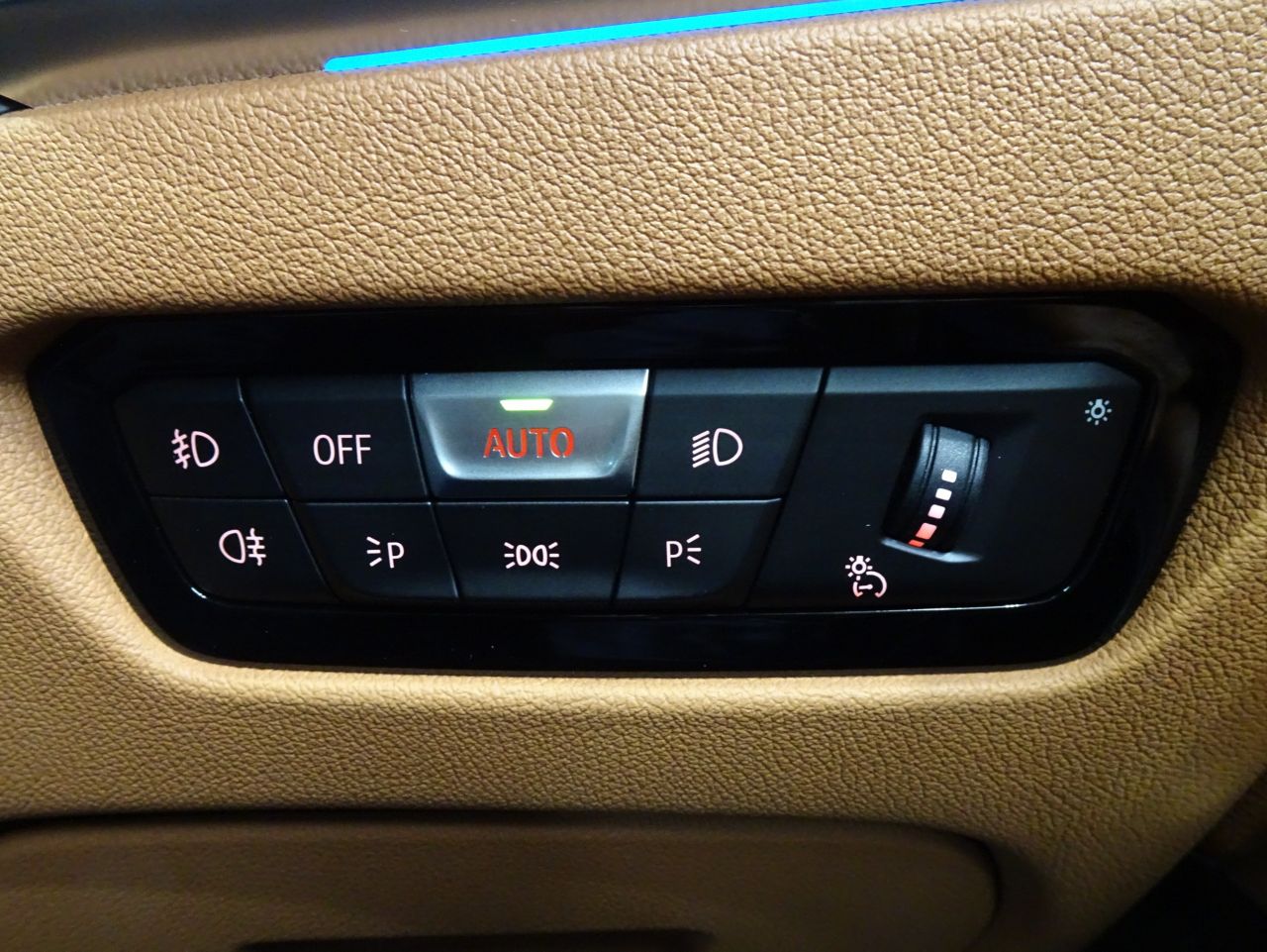 G20 330e Saloon RHD