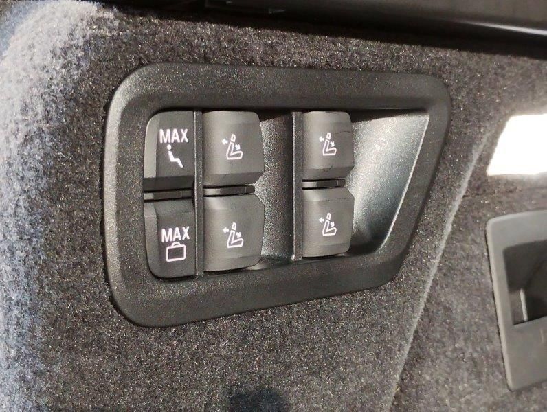 X7 xDrive40d RHD US
