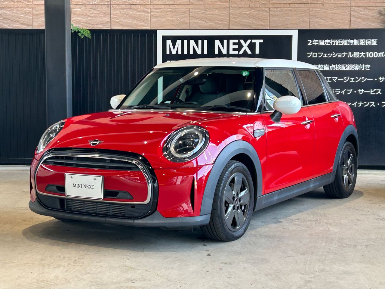 THE NEW MINI COOPER D 5 DOOR.