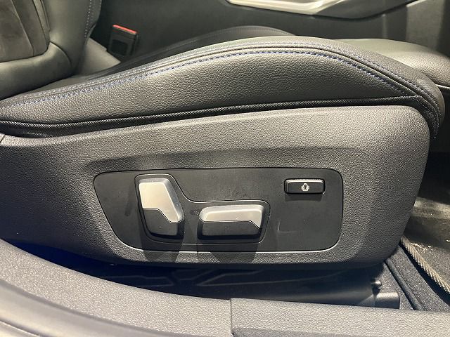 G20 320i Saloon RHD TU